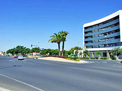 Glorieta de las tres culturas.jpg